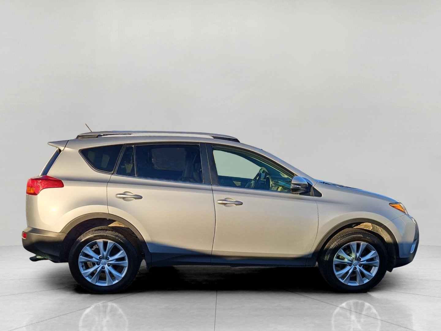 Used 2014 Toyota RAV4 Limited AWD/4WD image 9