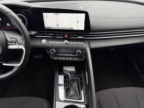 Used 2025 Hyundai Elantra SEL image 17