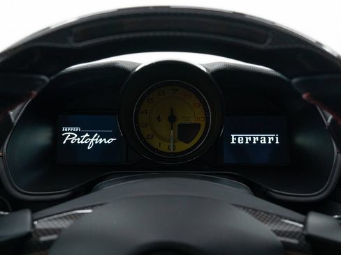 Used 2019 Ferrari Portofino RWD image 34