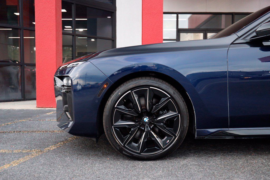 Used 2023 BMW 760i xDrive AWD/4WD image 9