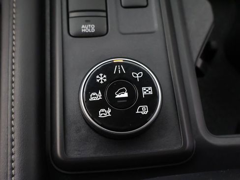 Used 2023 Nissan Pathfinder S AWD/4WD image 47