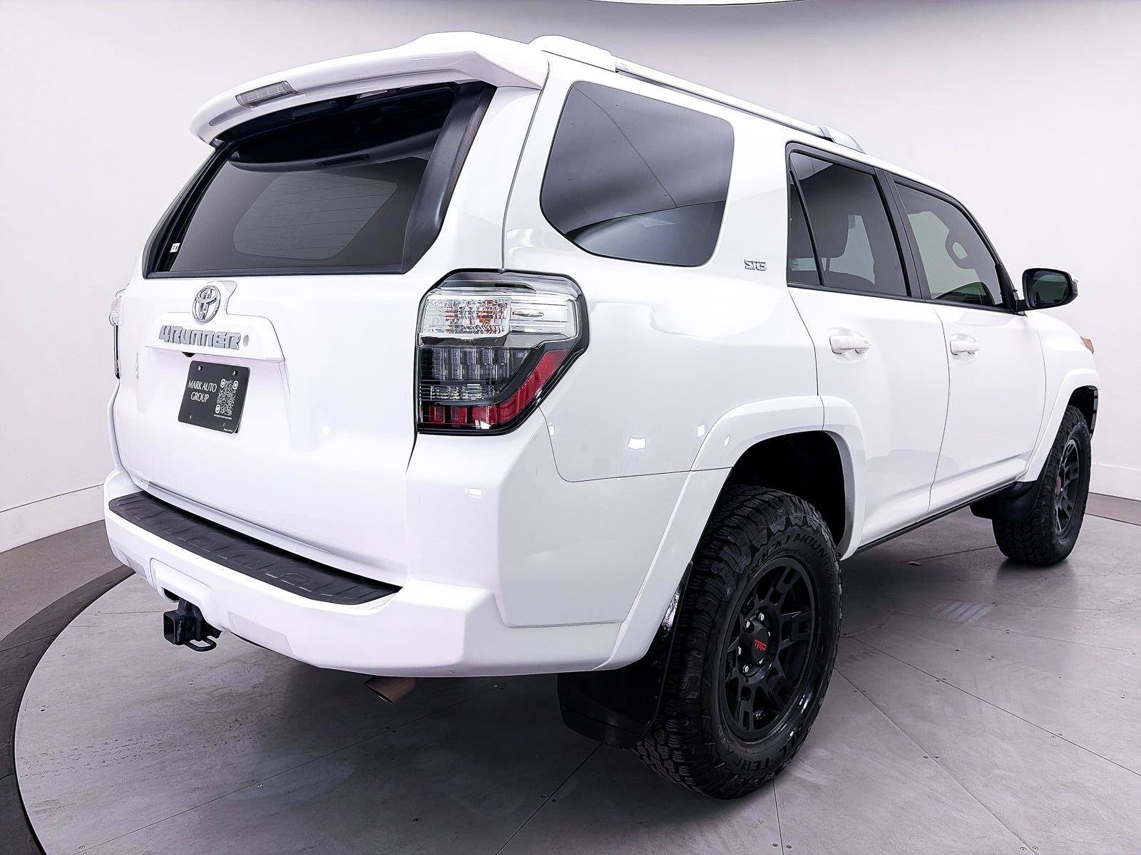 Used 2018 Toyota 4Runner SR5 AWD/4WD image 13