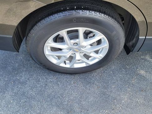 Used 2024 Chevrolet Equinox LT w/ LPO, Floor Liner Package FWD image 13