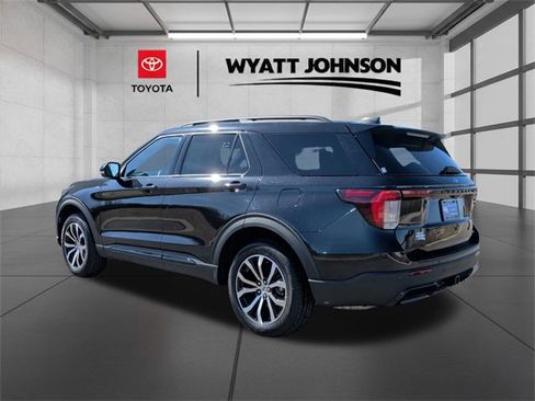 Used 2025 Ford Explorer ST-Line image 3