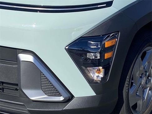 Used 2025 Hyundai Kona SE image 4