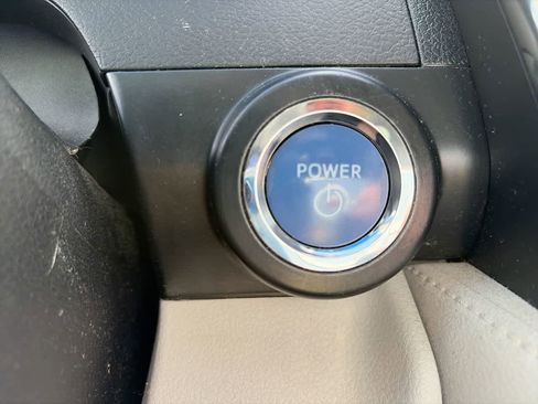 Used 2012 Toyota Camry XLE w/ Convenience Pkg FWD image 23