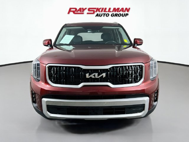 Used 2024 Kia Telluride EX w/ EX Captain's Chair Package AWD/4WD image 2