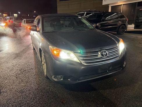 Used 2011 Toyota Avalon Limited image 1