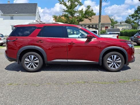 Certified 2024 Nissan Pathfinder SL w/ Cargo Package AWD/4WD image 7