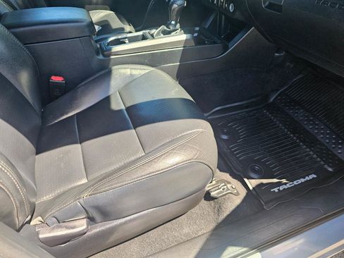 Used 2019 Toyota Tacoma TRD Off-Road AWD/4WD image 18