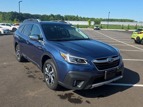 Used 2022 Subaru Outback Touring XT AWD/4WD image 3