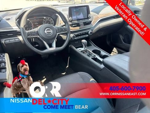Used 2025 Nissan Altima 2.5 SV FWD image 11