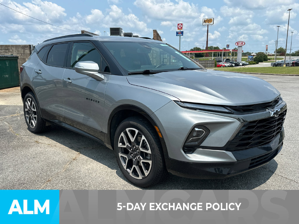 Used 2025 Chevrolet Blazer RS FWD image 3