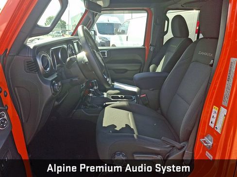 Used 2018 Jeep Wrangler Unlimited Sahara AWD/4WD image 16