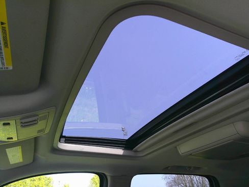 Used 2013 Chevrolet Suburban LT image 28