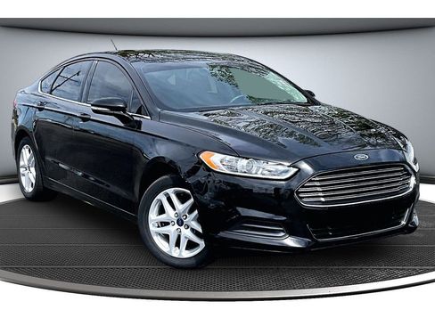 Used 2016 Ford Fusion SE image 8