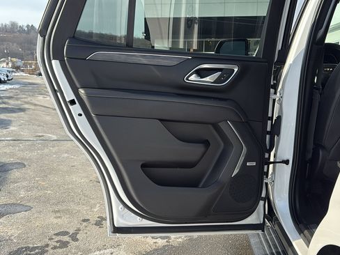 Used 2022 GMC Yukon SLT w/ SLT Premium Package image 27