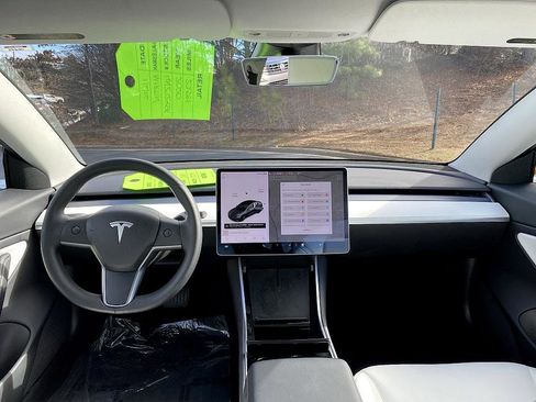 Used 2020 Tesla Model 3 Standard Range Plus image 19