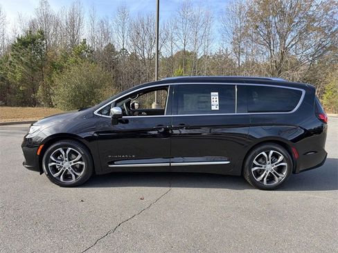 New 2026 Chrysler Pacifica Pinnacle image 10