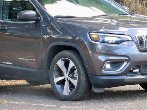 Used 2021 Jeep Cherokee Limited w/ Elite Package FWD image 4