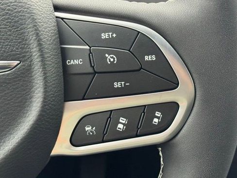 New 2026 Chrysler Pacifica Select AWD/4WD image 18