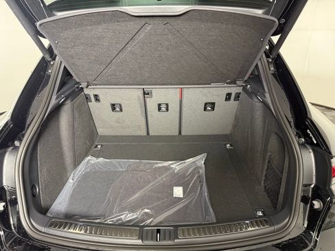 Certified 2025 Porsche Macan S image 17