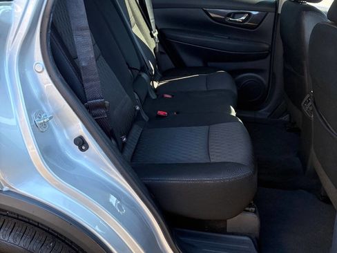 Used 2017 Nissan Rogue SV w/ SV Premium Package image 28