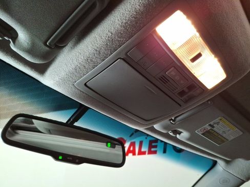 Used 2012 Toyota Highlander Limited image 27