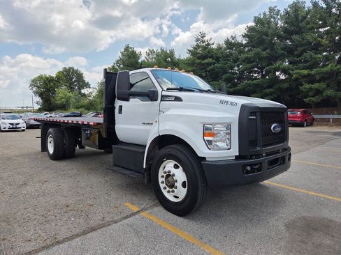 Used 2021 Ford F750 2WD Regular Cab Super Duty image 3