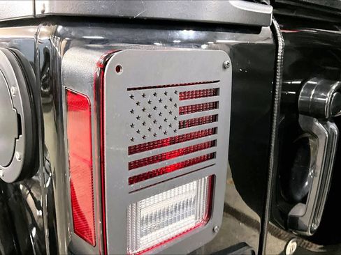 Used 2015 Jeep Wrangler Unlimited Sahara w/ Connectivity Group image 26