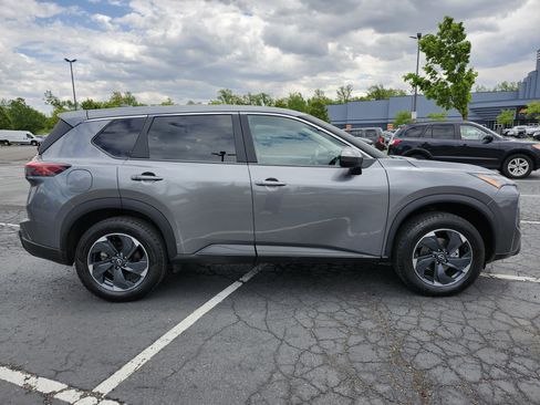 Used 2024 Nissan Rogue SV AWD/4WD image 18