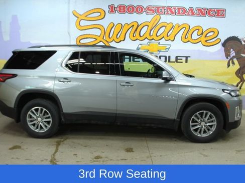 Used 2023 Chevrolet Traverse LT FWD image 1