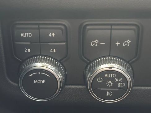 Used 2024 GMC Yukon SLT w/ SLT Luxury Package AWD/4WD image 35