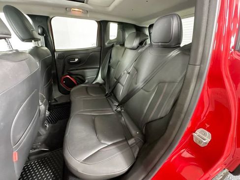 Used 2018 Jeep Renegade Trailhawk AWD/4WD image 27
