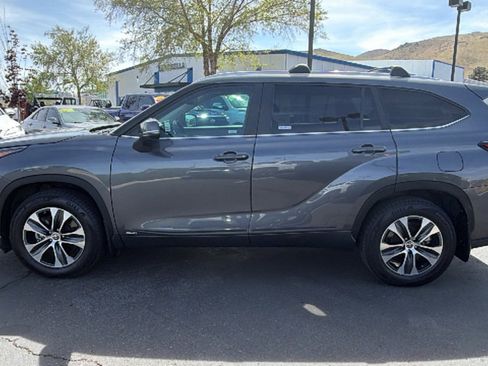 Used 2023 Toyota Highlander XLE AWD/4WD image 6