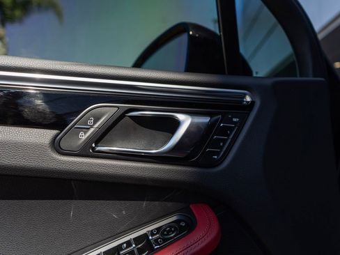 Used 2024 Porsche Macan S AWD/4WD image 29