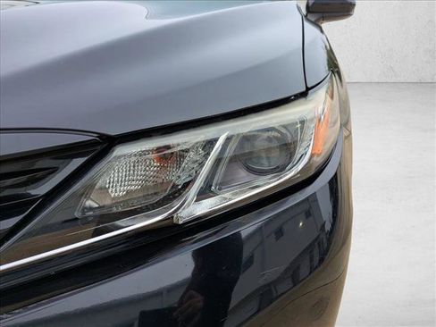 Used 2019 Toyota Camry LE image 7