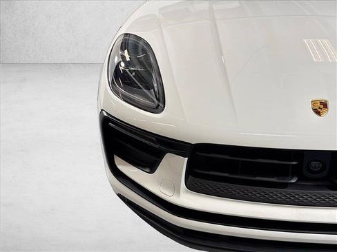 Certified 2026 Porsche Macan AWD/4WD image 28