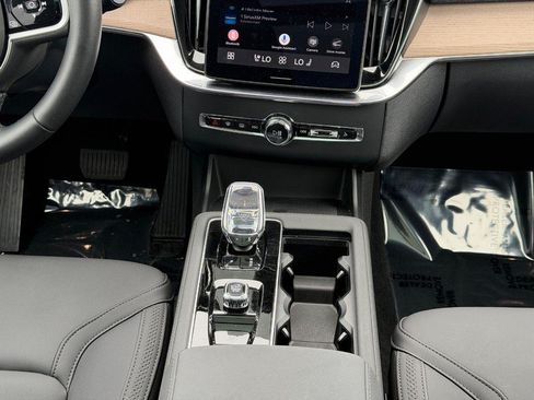 Certified 2025 Volvo XC90 B6 Plus AWD/4WD image 15