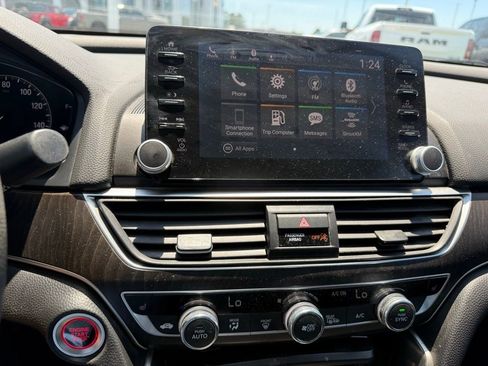 Used 2018 Honda Accord EX image 12