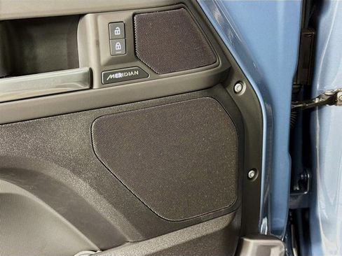 Used 2025 Land Rover Defender 110 S image 21