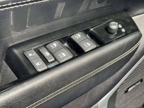 Used 2023 Jeep Wagoneer 4WD w/ Convenience Group I image 18