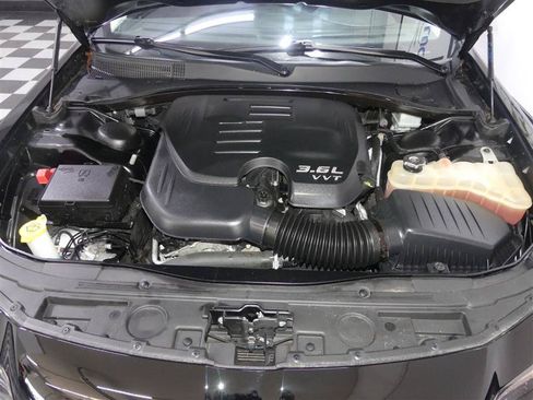 Used 2023 Chrysler 300 Touring w/ Sport Appearance Package RWD image 12