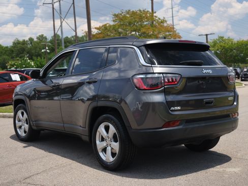Used 2021 Jeep Compass Latitude FWD image 3