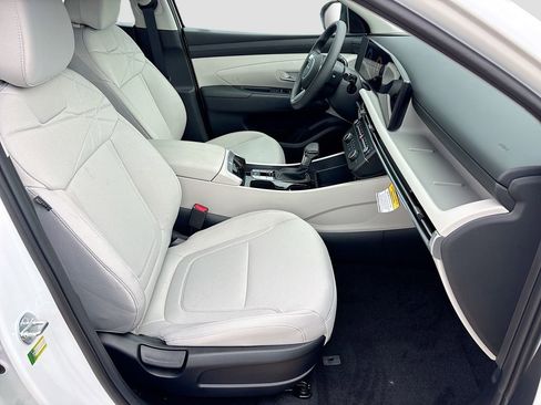 Certified 2025 Hyundai Tucson SE image 26