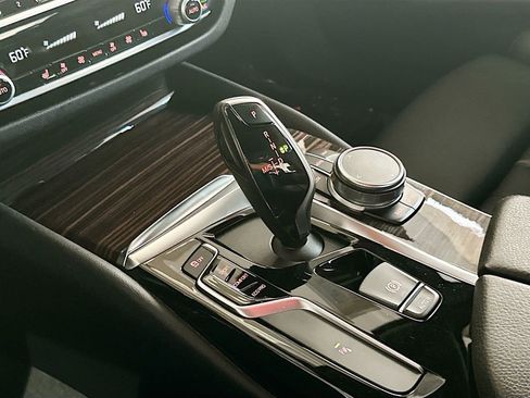 Used 2019 BMW 530i xDrive w/ Convenience Package AWD/4WD image 17