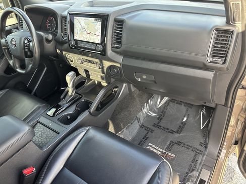 Used 2022 Nissan Frontier PRO-4X w/ Pro-4X Premium Package image 12