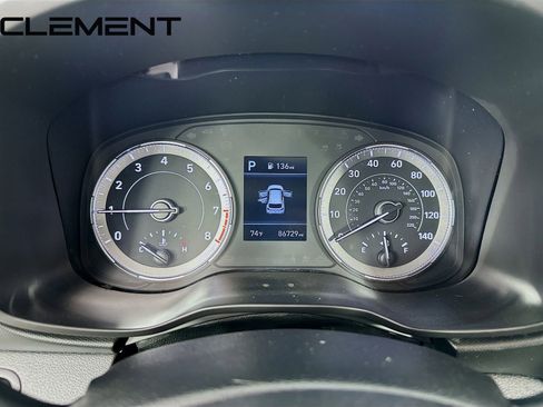 Used 2022 Hyundai Venue SEL w/ Cargo Package FWD image 18