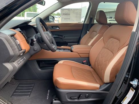 New 2026 Nissan Pathfinder Platinum FWD image 19