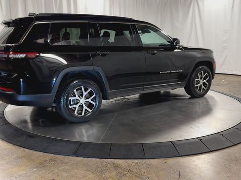 Used 2024 Jeep Grand Cherokee L Limited w/ Luxury Tech Group II image 9